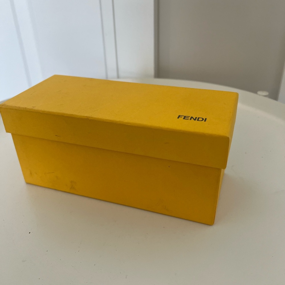 Fendi Yellow Box - Picture 2 of 3